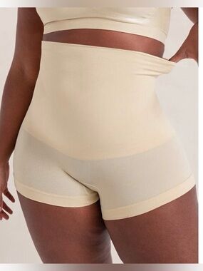 Shapermint High-Waist Sculpting Boyshorts in Light Beige 3X=18/20